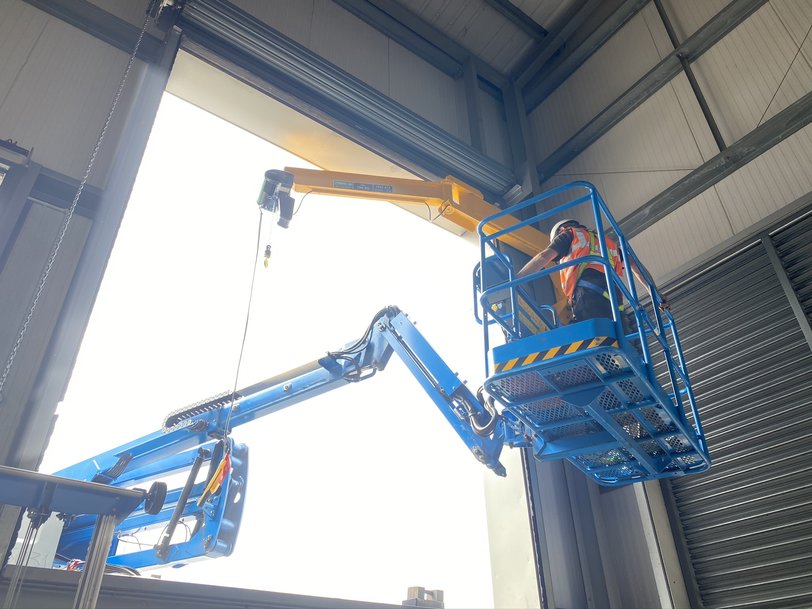 Articulated jib crane for leading International parcel delivery service provider